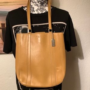 Vintage coach British leather bucket bag.tan.